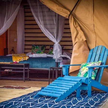 Campsite Kaskada Glamping Lodz