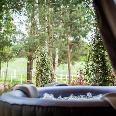 Kaskada Glamping Campsite Lodz